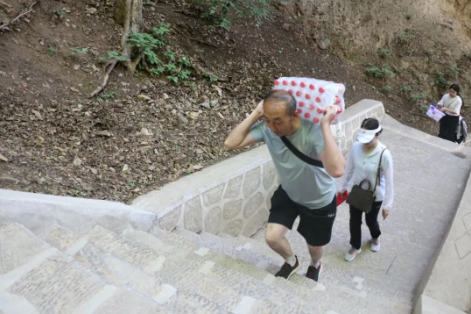 助力文旅市場 展示產投風采——市產投集團組織開展員工登山比賽活動(圖6)